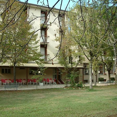Hotel Rio تْشيزيناتيكو المظهر الخارجي الصورة