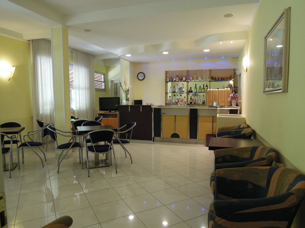 Hotel Rio تْشيزيناتيكو المظهر الخارجي الصورة