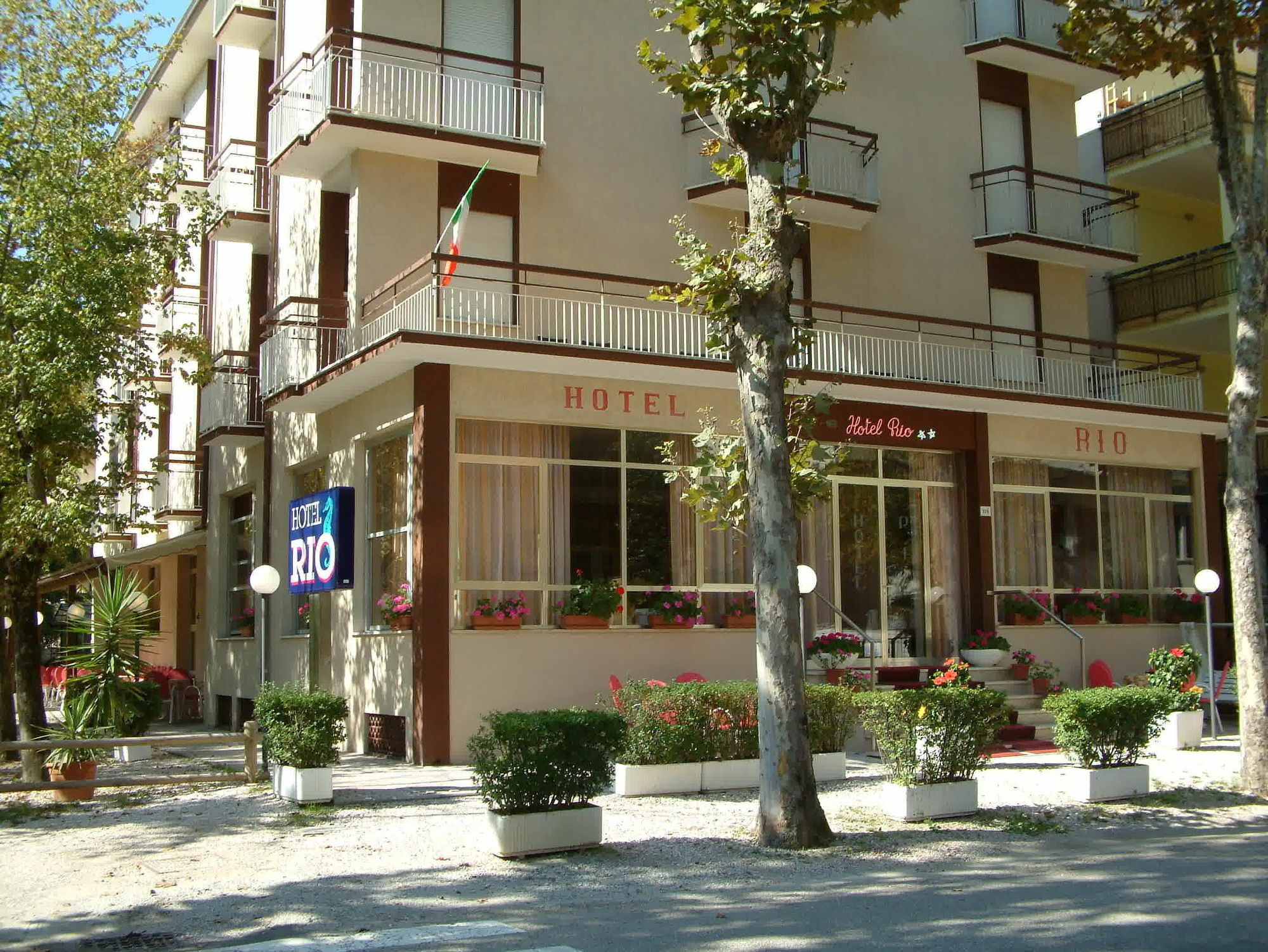 Hotel Rio تْشيزيناتيكو المظهر الخارجي الصورة