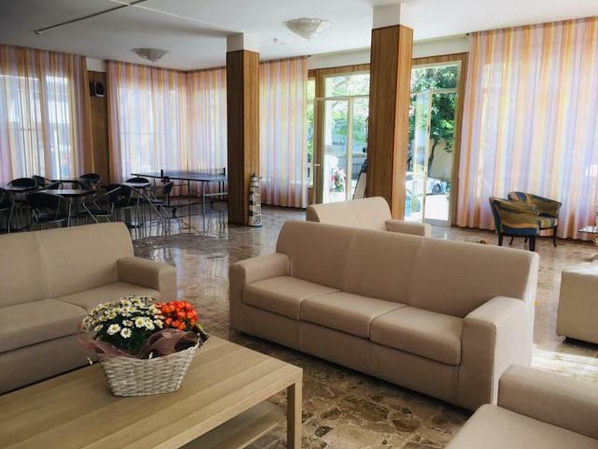 Hotel Rio تْشيزيناتيكو المظهر الخارجي الصورة